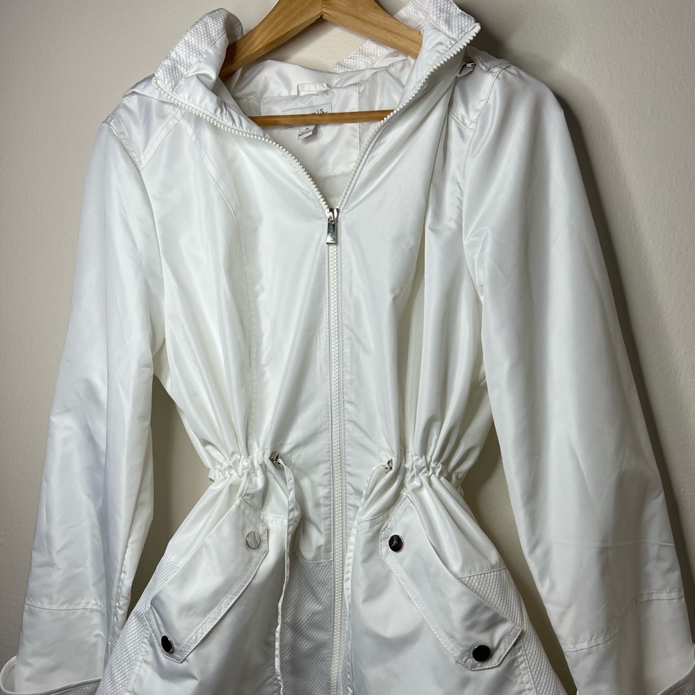 Susan Graver white zip-up rain jacket in size Medium. Like new in mint condition